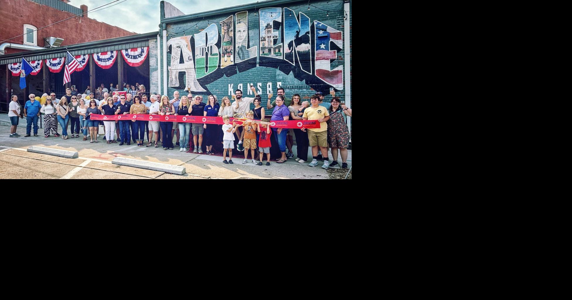 Ribbon cutting signals Rackets Tap House opening | News | abilene-rc.com