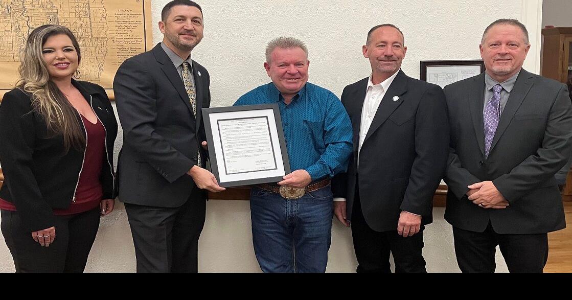 Glenn County supervisors honor retiring sheriff, probation officer