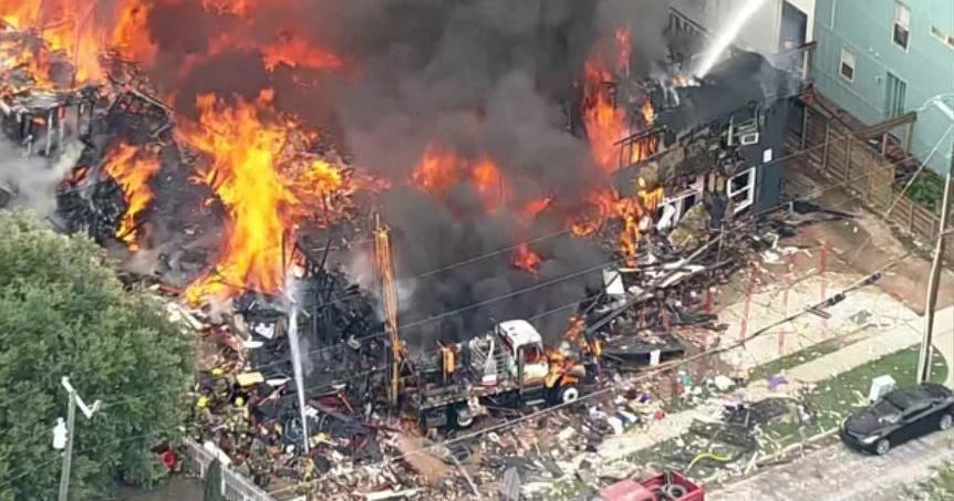 At least 4 hurt after large explosion destroys Dallas apartment ...