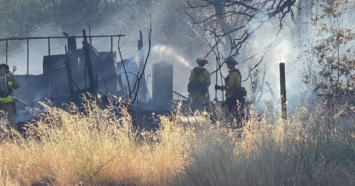 Fire in south Redding destroys vacant building