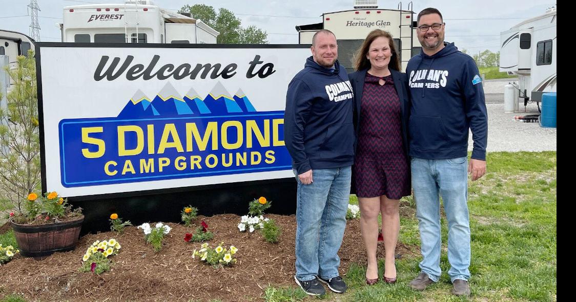 Crowe congratulates Colman's Country Campers on opening of Hartford