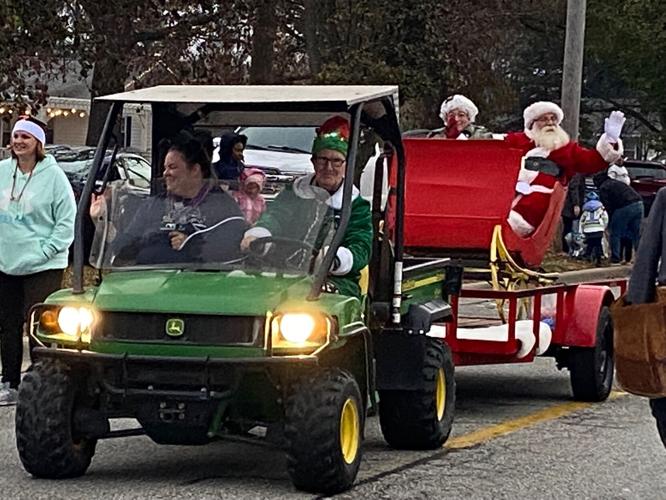Inaugural Christmas Parade draws large crowd in Bethalto News
