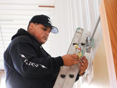 Swic Students Put Electrical Skills To Work At Greater St Louis Air And Space Museum Advantagenews Com