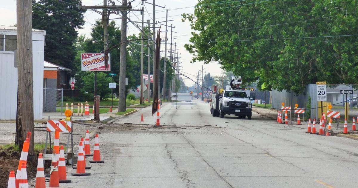 Truck hits overhead lines in East Alton
