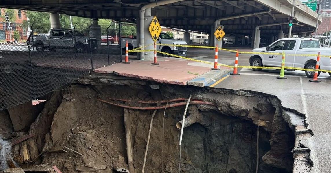 Sinkhole closes downtown St. Louis Interstates 44/70