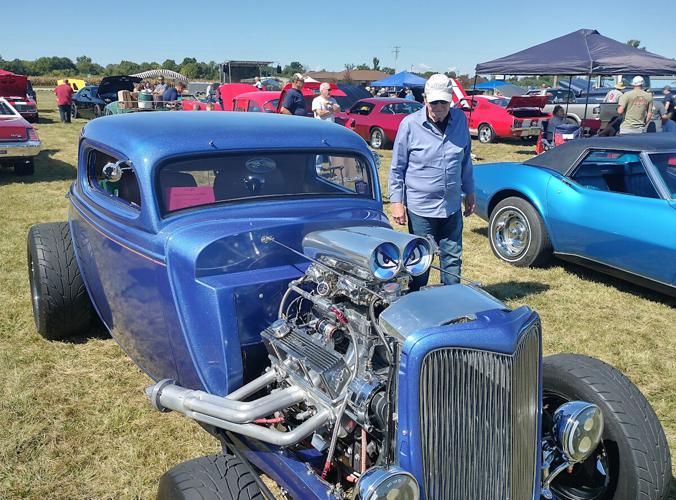 Wings and wheels draw crowds to St. Louis Regional Airport