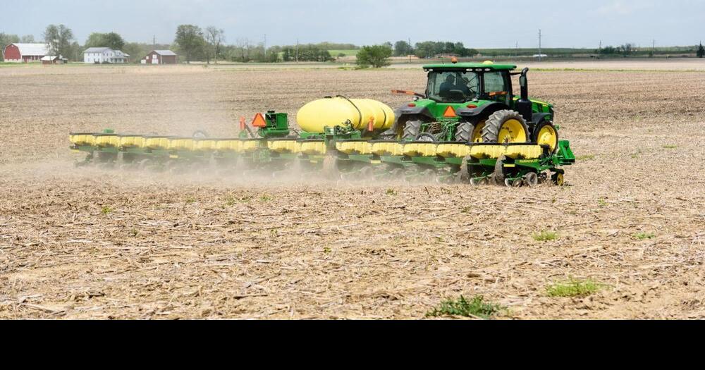 Ideal weather gives Illinois farmers a leg-up on spring planting
