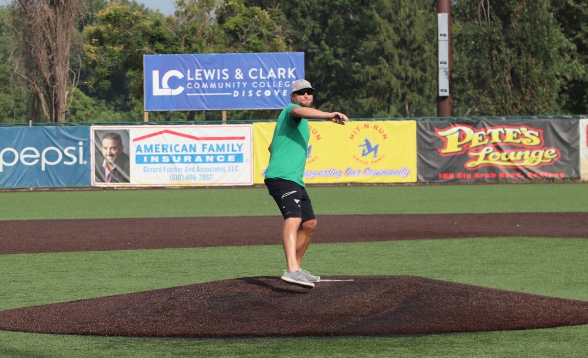 White Sox legend Mark Buehrle & family give back, attend River