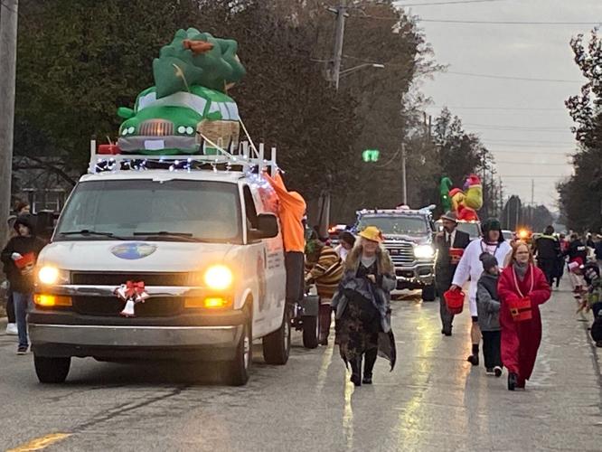 Inaugural Christmas Parade draws large crowd in Bethalto News