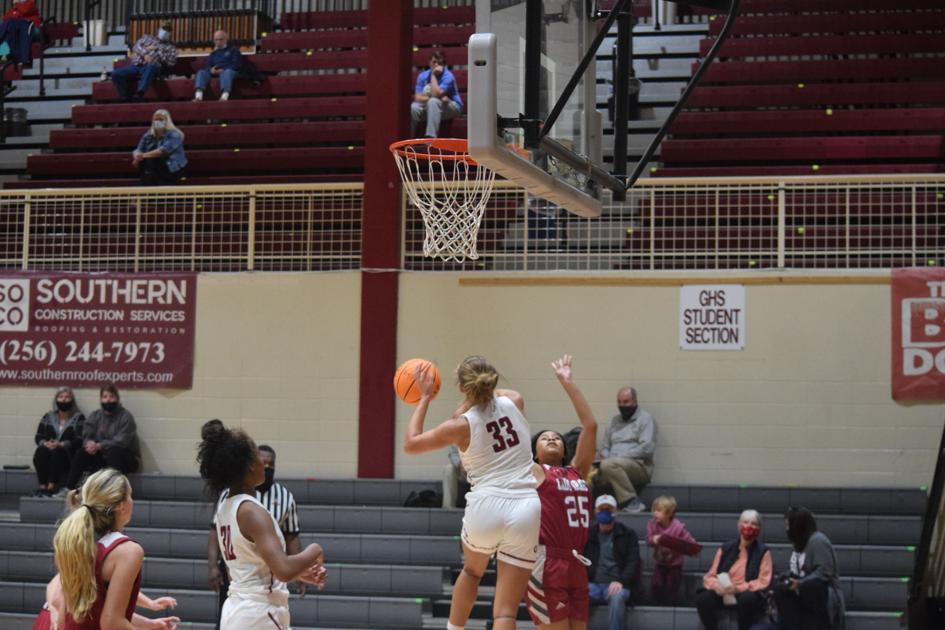 AdvertiserGleam.com - Lady 'Cats take down Boaz image
