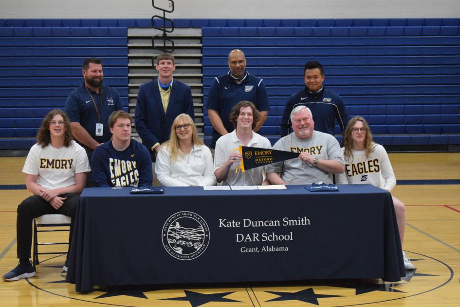 AdvertiserGleam.com - DAR's Hardin signs at Emory-Oxford image