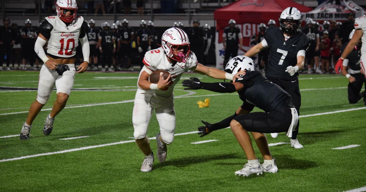 Advertiser-Gleam - Douglas rallies to overtake A'ville image