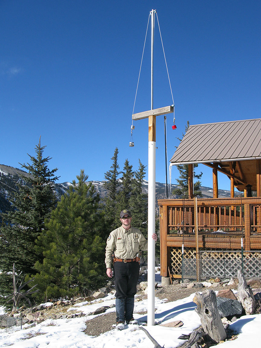 Scudder Invents Bearproof Bird Feeder News Advertisergleam Com
