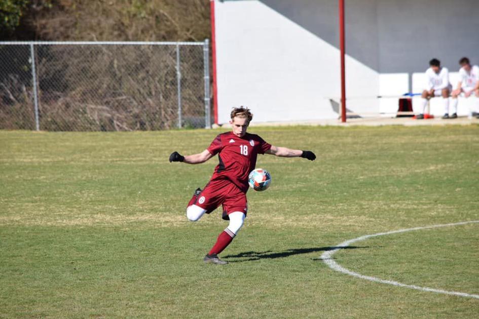 AdvertiserGleam.com - Soccer 'Cats get road win image