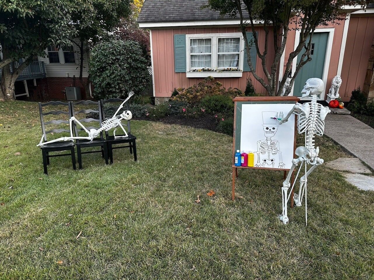 How to Maintain Your 12-Foot Skeleton and Other Giant Halloween Decorations  - The Home Depot