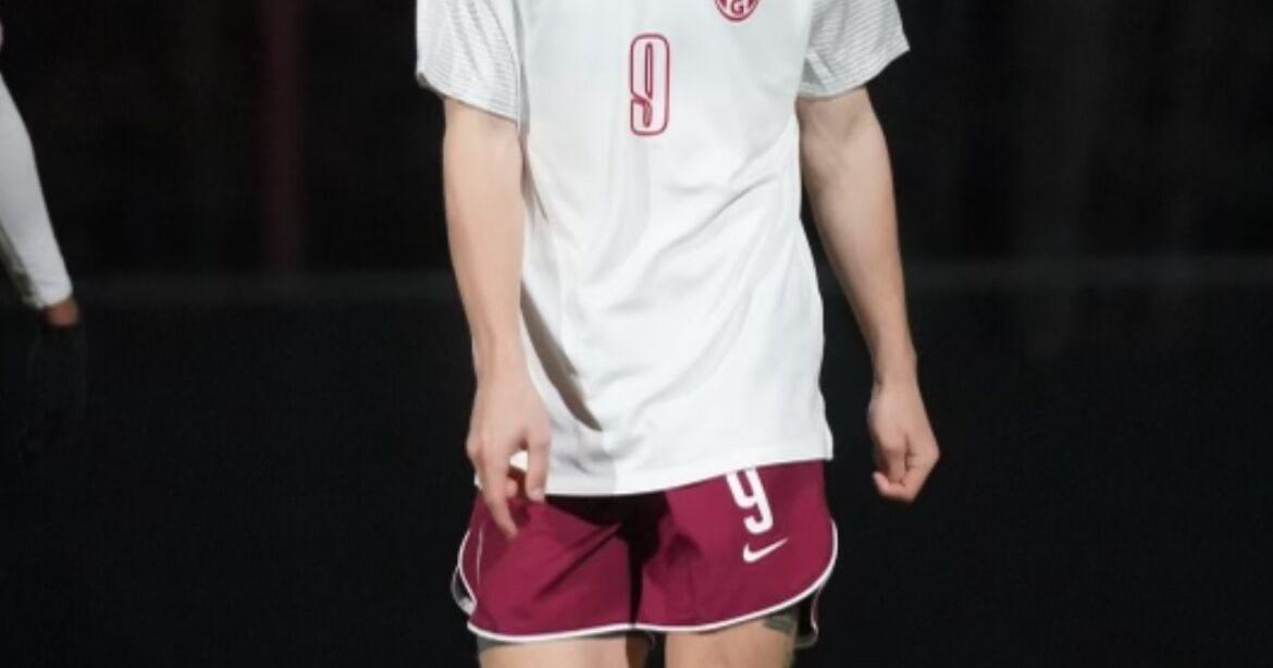 AdvertiserGleam.com - Soccer - Shumate sets single game record image