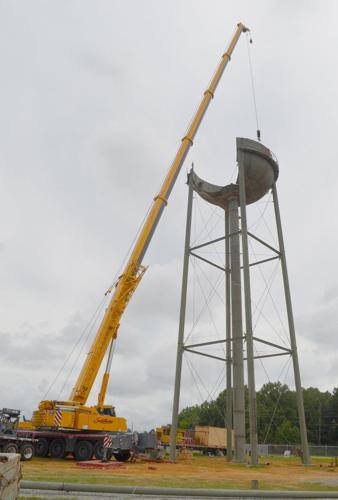 New Leesburg water tower raised
