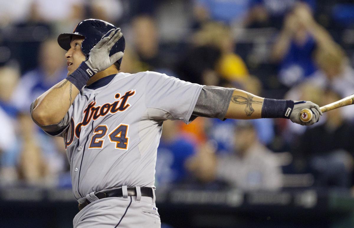 Miguel Cabrera gets Triple Crown trophy from MLB (Pictures)