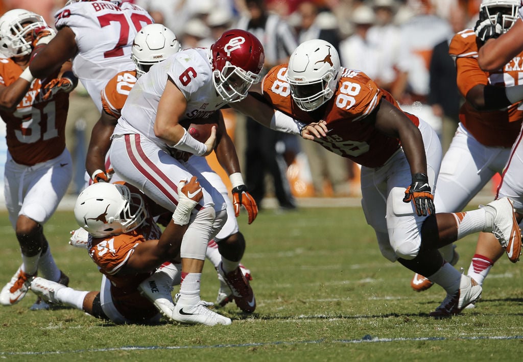 TOP 25 ROUNDUP: Texas stuns Oklahoma in Red River rivalry