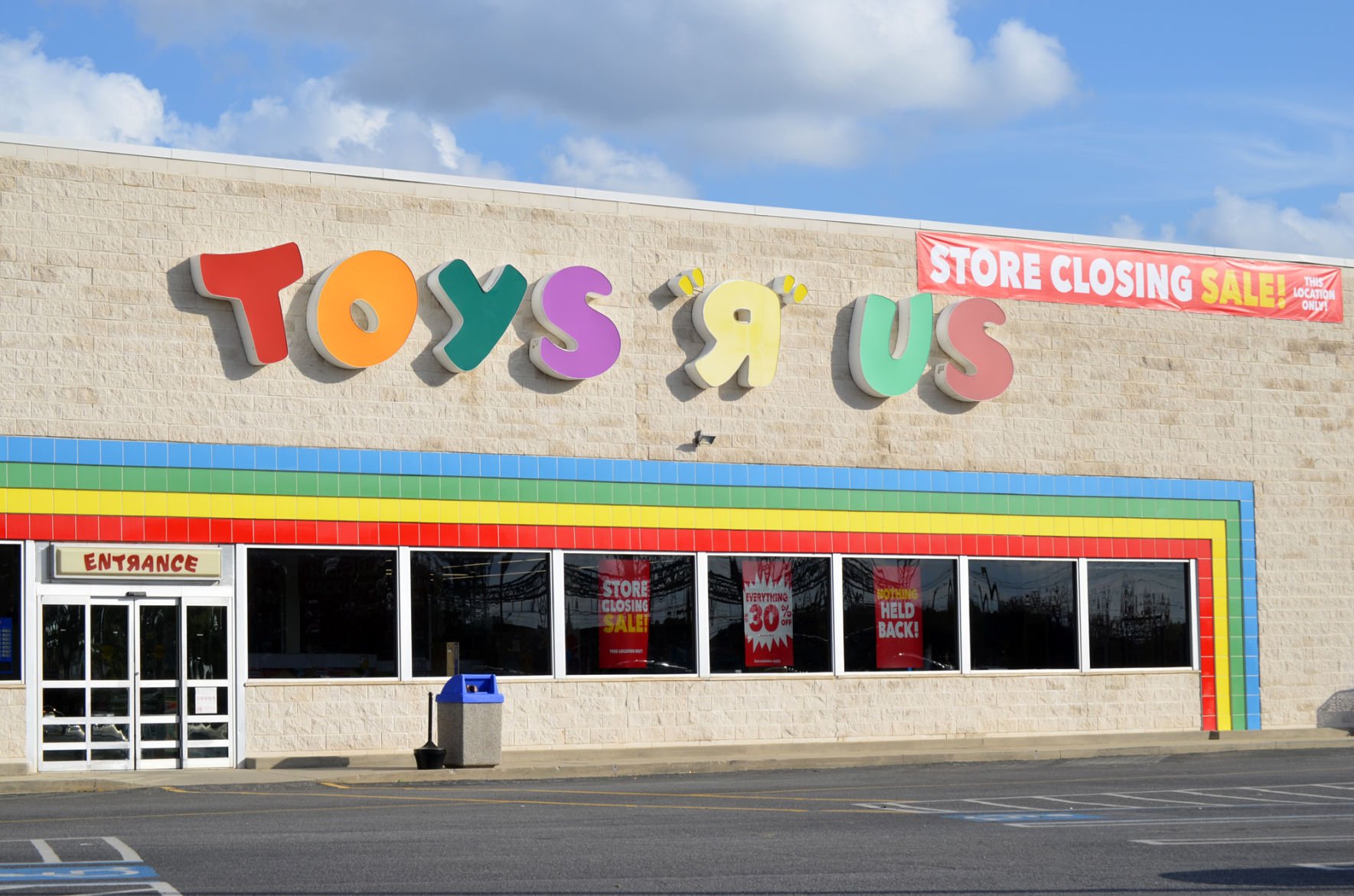 toys r us coming back in business