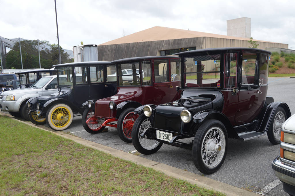 SILENT RUNNING: Antique electric cars tour Albany streets | Features