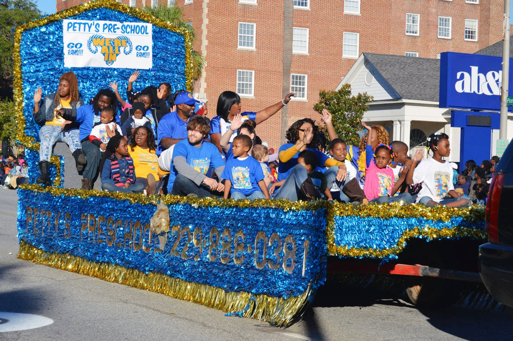 parade brings in Albany State University supporters, alumni