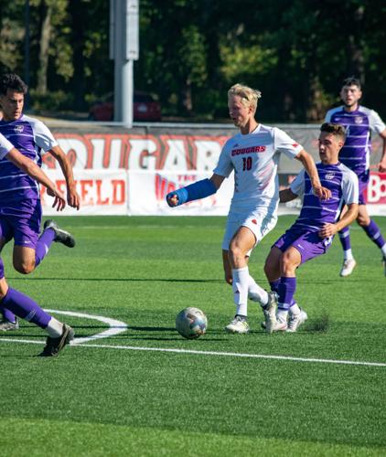 Men’s Soccer faces loss to Evansville, Cougars left at 1-4 in conference