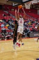 SIUE men’s basketball beats Knox in first victory of the season
