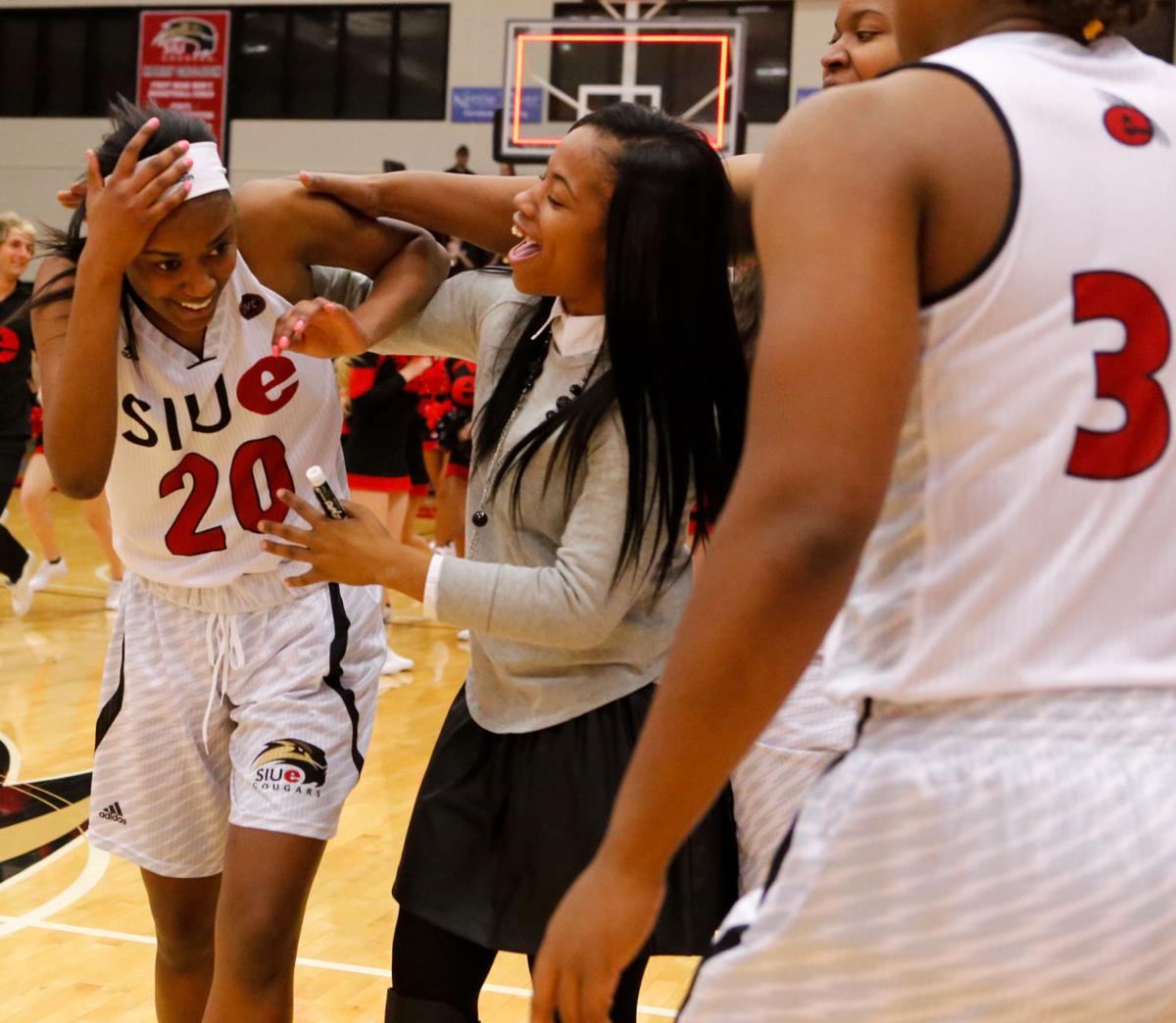 Women S Basketball Storms Past Niu Sports Alestlelive Com