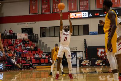 Men’s basketball scrapes narrow win against Tennessee Tech