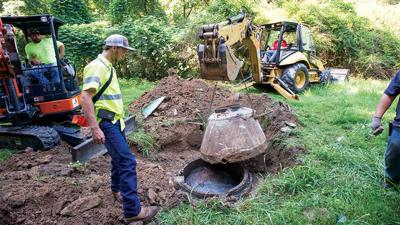 Crews replace sewage line under North Central (copy)
