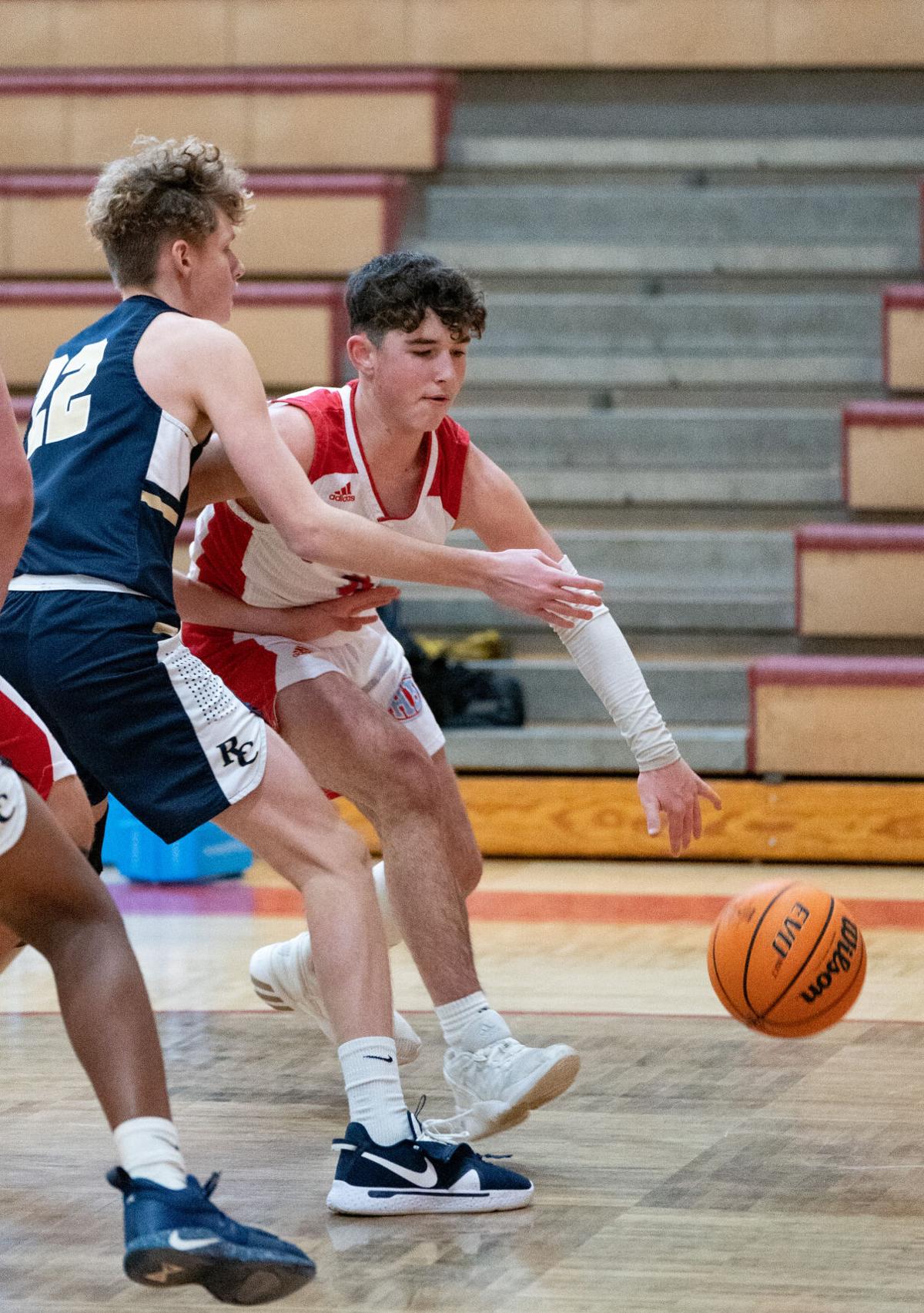 Horseshoe Bend boys basketball against Randolph County