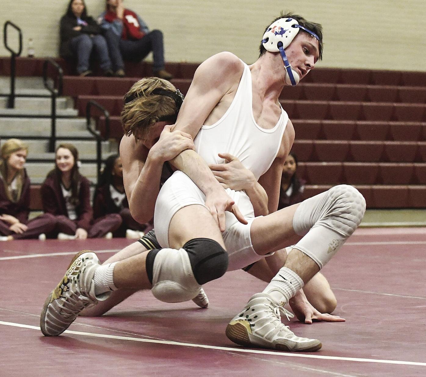 Benjamin Russell takes second at state wrestling tournament