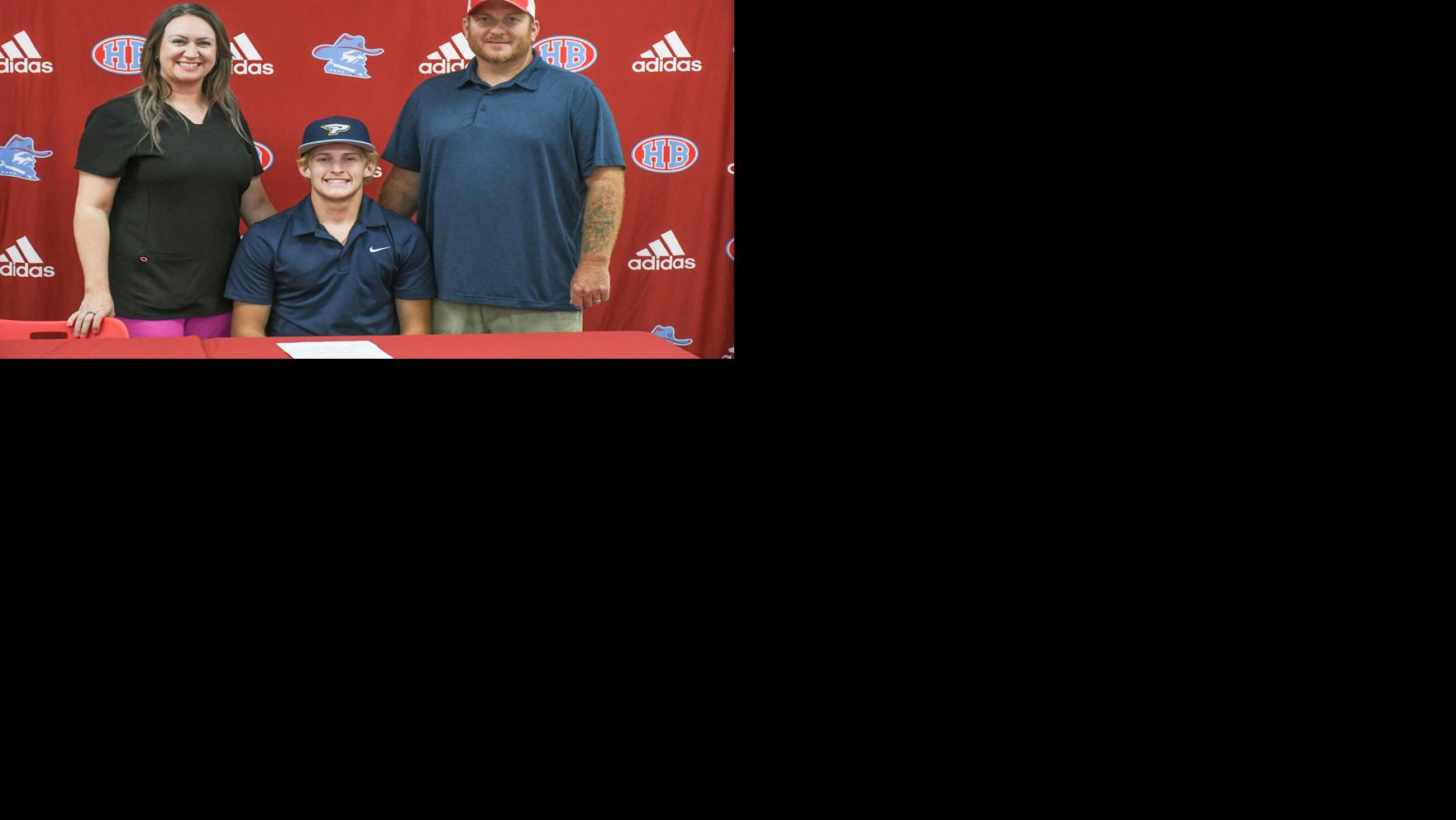 051725 Carson Lucas Signing 2.jpg