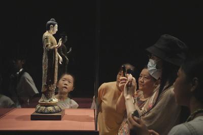 Xinhua Silk Road: Over 200 Dehua white porcelain masterpieces showcased in Shanghai for cultural promotion