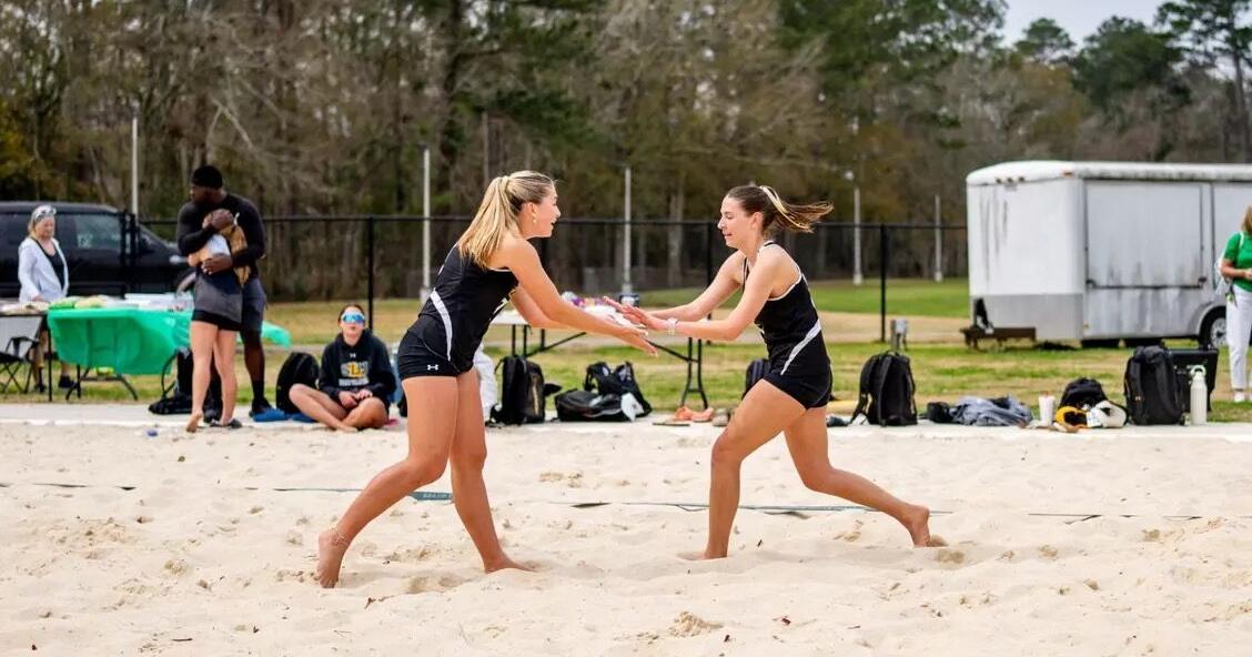BEACH VB: Southeastern falls against Islanders, claims program's first win over HCU