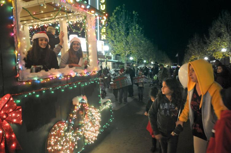 Christmas Stroll 2022 Yuba City Stroll Lights Up Plumas Street | News | Appeal-Democrat.com