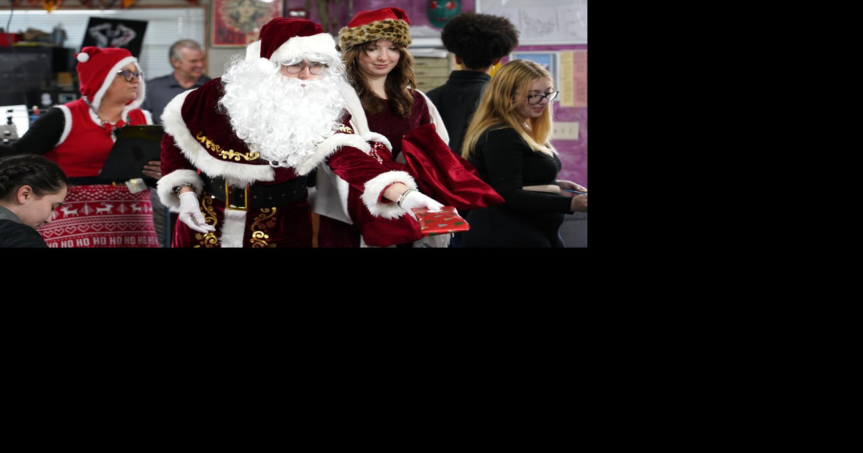 A local student bought 300+ gifts and then distributed them as Santa ...