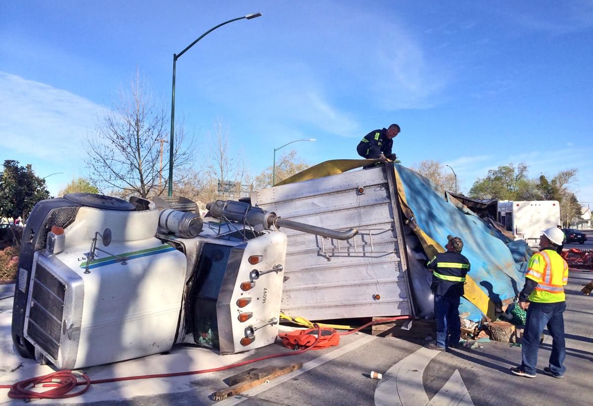 Accident closes Highway 20 lane in Marysville News