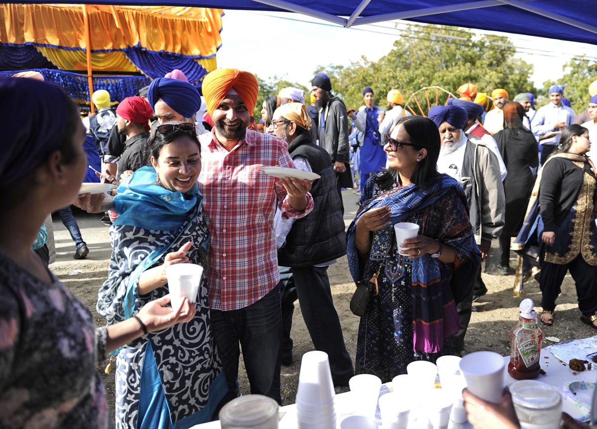 Sikhs from around the world gather in Yuba City for parade News