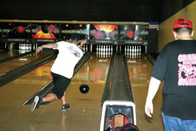 Corning bowling alley opens doors | News | appeal-democrat.com