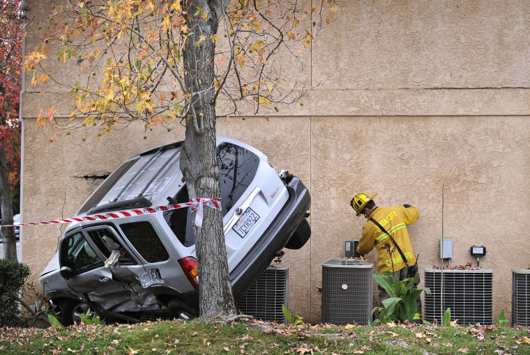 Car slams into Yuba City apartment Local News