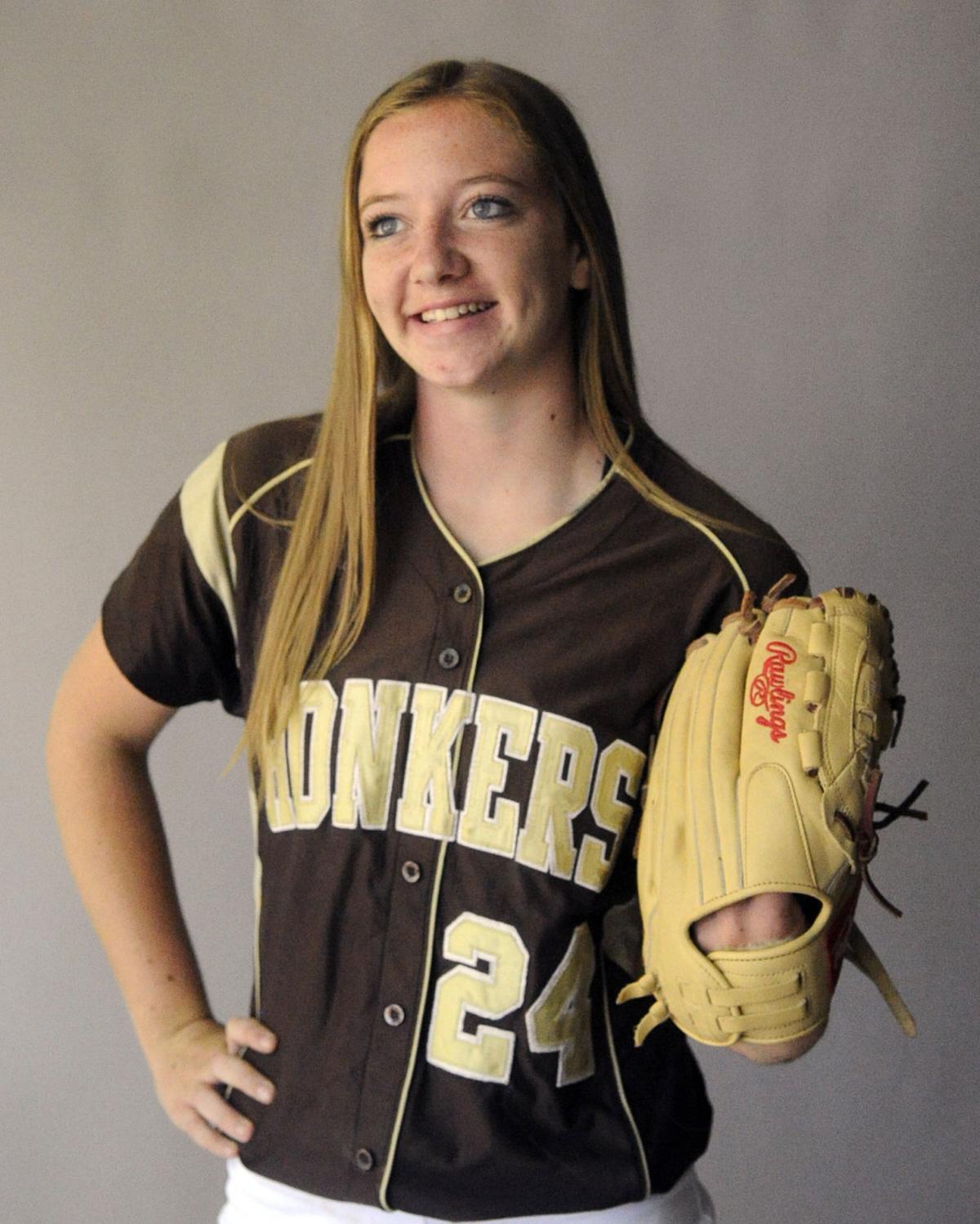 ALLAREA SOFTBALL With arms, gloves and bats, firstteam selections