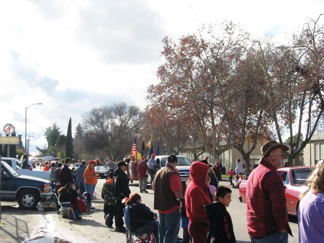 Olivehurst turns into winter wonderland for Christmas parade News