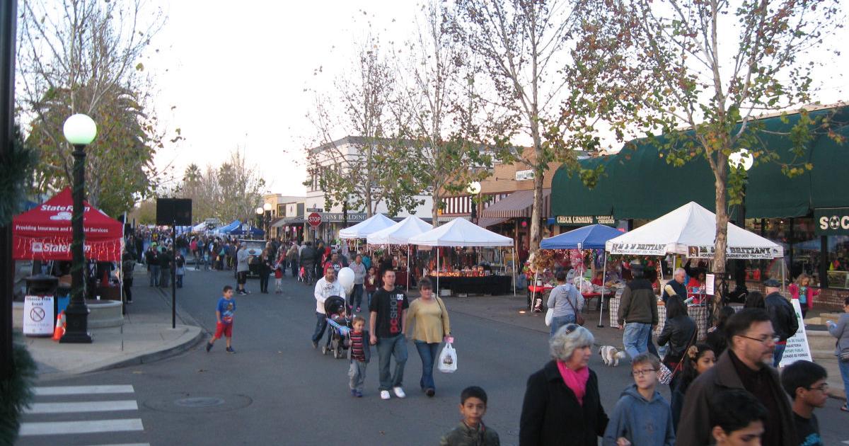 Hundreds attend Christmas Stroll in downtown Yuba City News appeal