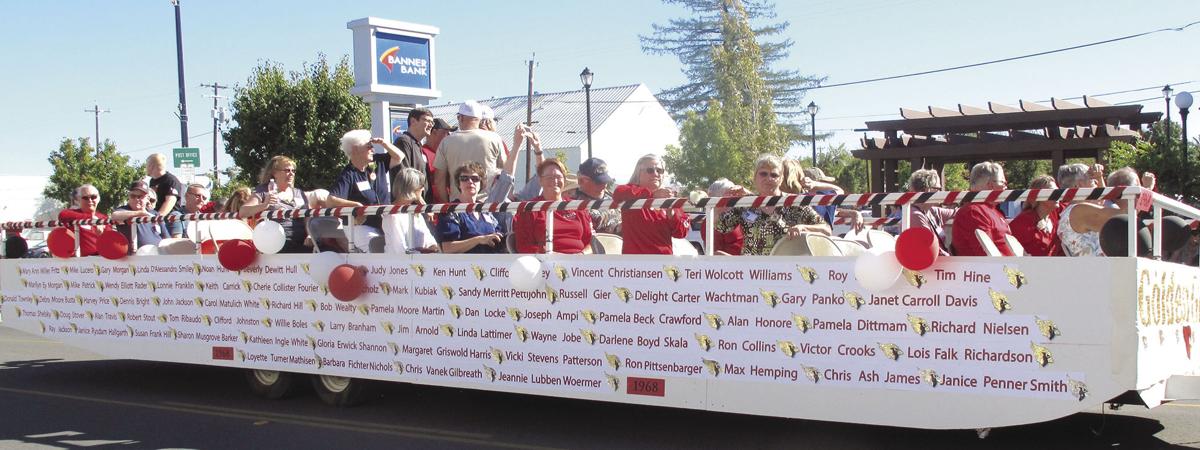 Chs Homecoming Celebrates Alumni Royalty Floats Corning
