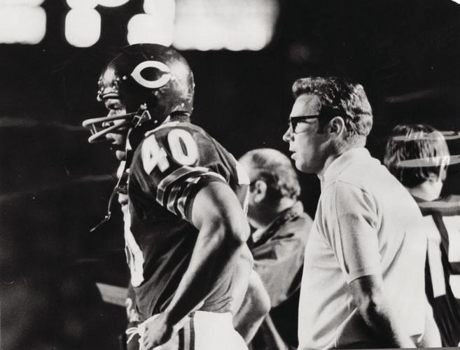 Gale Sayers, Bears Hall of Fame Running Back, Dies at 77