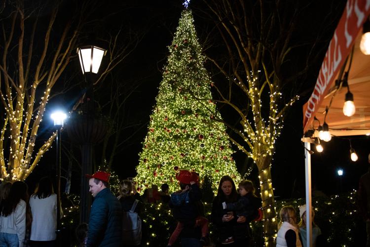 Photos Roswell lights up with holiday celebration Photo Galleries