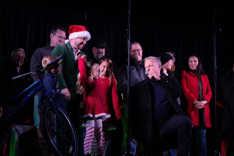 Photos Roswell lights up with holiday celebration Photo Galleries