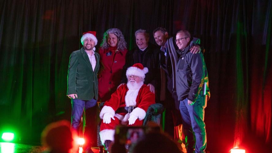 Photos Roswell lights up with holiday celebration Photo Galleries